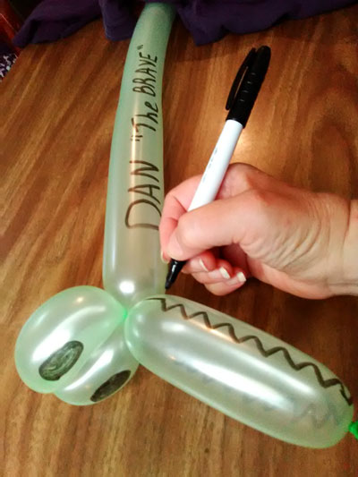 alligator balloon animal